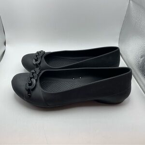 Crocs Gianna black chain link flats size 6